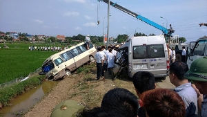 Hà Nội: Hai xe khách tông nhau, 5 người tử vong