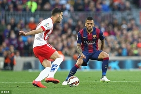 Từ chối ở lại, Alves quyết rời Barcelona!