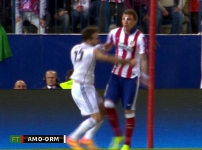 “Sao” Real Madrid dính nghi án cắn Mandzukic!