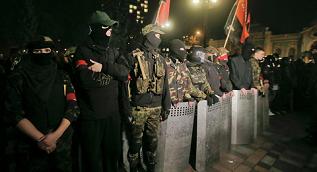 Lính Ukraine làm phản, đòi đốt dinh tổng thống