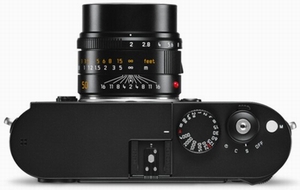 Leica trình làng máy ảnh đen trắng giá 162 triệu đồng