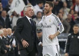 CĐV Real Madrid muốn Ramos chơi vị trí tiền vệ