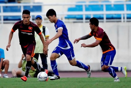 Công Vinh lập cú đúp, U23 Việt Nam thua đậm 0-3!