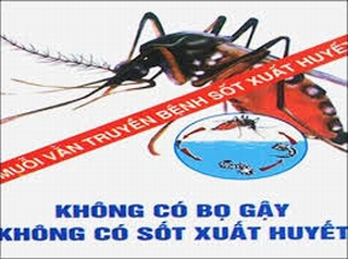 Phát miễn phí kem xua muỗi cho người đến khám chữa bệnh