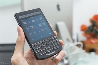 ‘Chất lừ’ BlackBerry P'9983 Graphite Edition