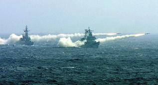 Chiến đấu cơ, tàu chiến Trung Quốc &quot;khạc lửa&quot; trên biển