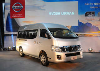 Nissan NV350 Urvan giá 1,18 tỷ đồng