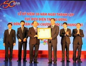 Cục Bưu điện Trung ương đón nhận Huân chương Độc lập hạng Nhì