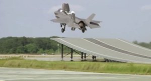 Mỹ thử thành công kiểu cất cánh &quot;độc nhất vô nhị&quot; cho F-35