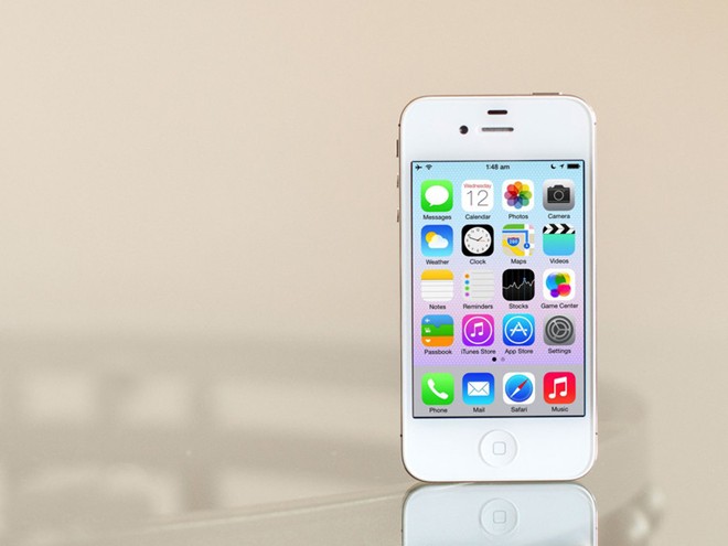 iPhone 4S bán chạy: Nghịch lý thị trường di động