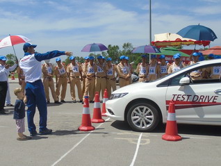 Cảnh sát giao thông Thanh Hóa học lái ô tô an toàn