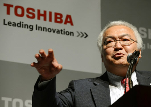 Chủ tịch và phó chủ tịch Toshiba từ chức vì khai vống lợi nhuận