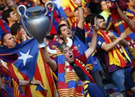 Barcelona bị phạt vì CĐV làm xấu hình ảnh bóng đá