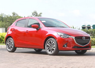 Mazda2 bán chạy hơn Camry, Fortuner