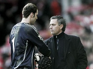 Mourinho phũ phàng với Petr Cech