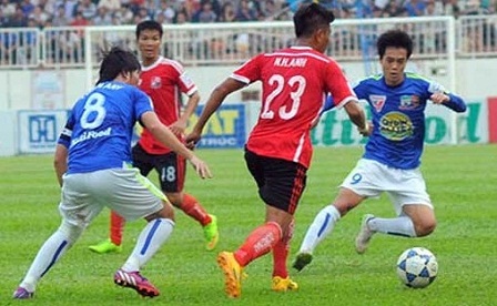 Trước vòng 23 V-League: Nóng cả hai đầu!