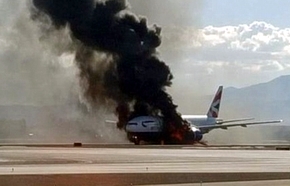 Máy bay chở 172 người bốc cháy tại sân bay Mỹ