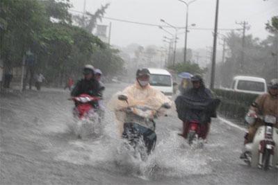 Gió mùa gây mưa lớn đe dọa miền Trung