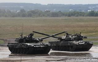 Xe tăng, pháo binh Nga rầm rập tiến vào Syria?