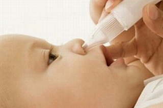 Những điều cần biết khi rửa mũi cho trẻ