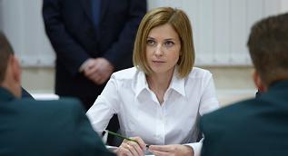 Nữ Bộ trưởng quyến rũ của Crimea lại tỏa sáng