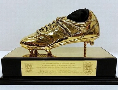 Rooney được trao &quot;giày vàng&quot; tại sân Wembley