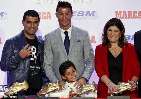 C.Ronaldo lần thứ tư nhận danh hiệu 