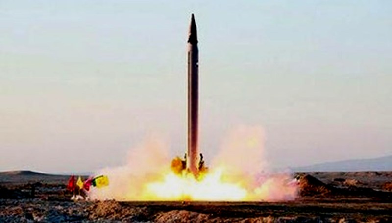 Iran thử tên lửa hôm 11/10. Ảnh: Yahoo News.