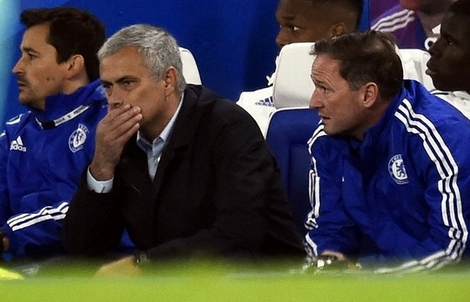 HLV Mourinho không còn giữ được bình tĩnh sau trận thua Southampton