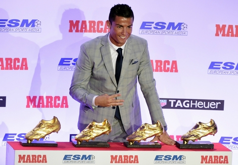 C.Ronaldo trong buổi nhận danh hiệu 