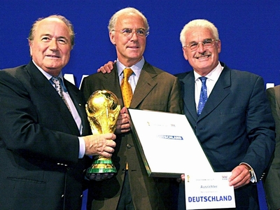 FIFA lại rúng động: Tới lượt Beckenbauer bị &quot;sờ gáy&quot;
