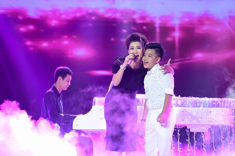 Không kém cạnh, phần song ca giữa nữ ca sĩ Thu Minh và Tiến Quang cũng đã mang đến nhiều cảm xúc cho các fan hâm mộ qua ca khúc Ước mơ.Đây là tiết mục cũng nhận không ít sự reo hò cổ vũ của khán giả.