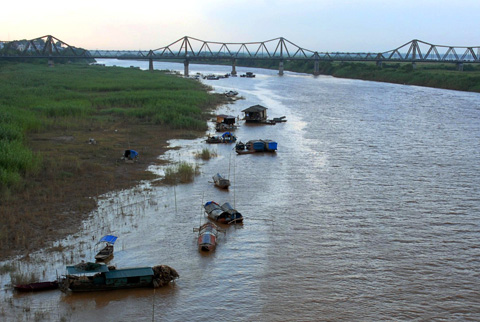 Hà Nội dùng nước sông Hồng sản xuất nước sạch