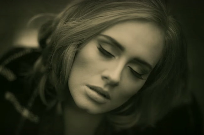 'Hello' là đĩa đơn đầu tiên của Adele sau 3 năm