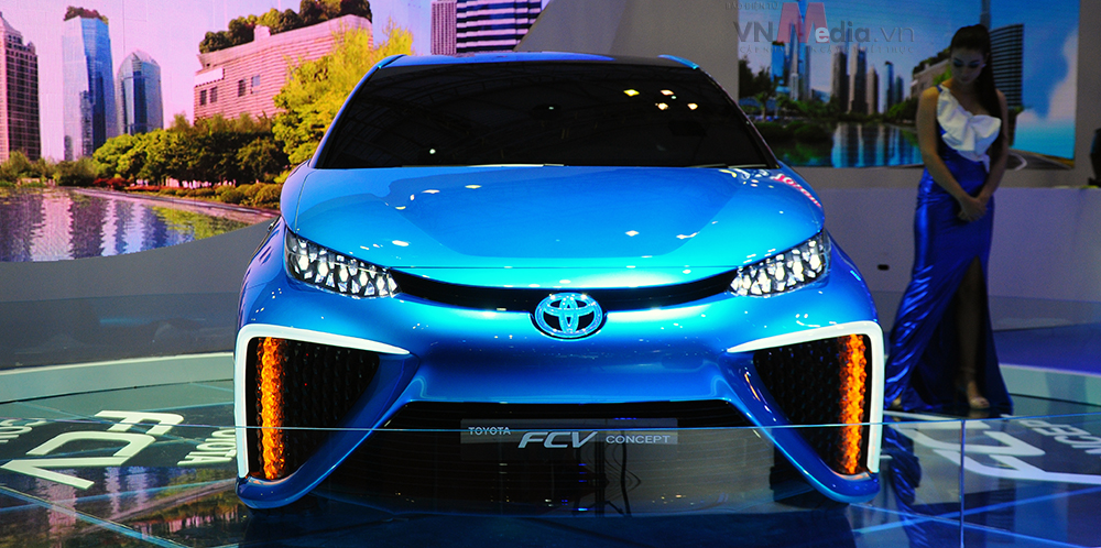 Toyota FCV về Việt Nam có gì?