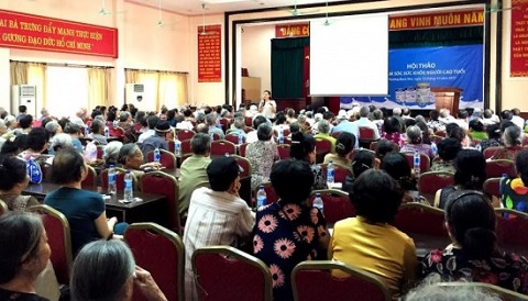 Gần 1500 người tiêu dùng tại TP.Hồ Chí Minh và Hà Nội đã được Vinamilk hỗ trợ tư vấn về quyền lợi của người tiêu dùng và việc chăm sóc sức khỏe trong tháng 10