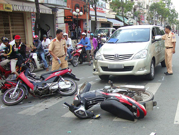Tại Việt Nam, khoảng 70% tai nạn giao thông liên quan đến xe máy