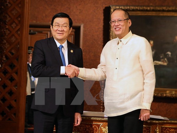 Tổng thống Philippines Benigno Aquino III hội đàm với Chủ tịch nước Trương Tấn Sang nhân dịp Hội nghị cấp cao APEC lần thứ 23. (Ảnh: TTXVN)