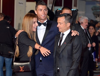 C.Ronaldo cặp kè con gái &quot;siêu cò&quot; Mendes!