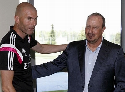 Zidane sẽ thay Benitez nếu Real thua trận &quot;siêu kinh điển&quot;!