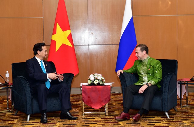 Thủ tướng Nguyễn Tấn Dũng gặp các Thủ tướng Nga, Australia và Thái Lan