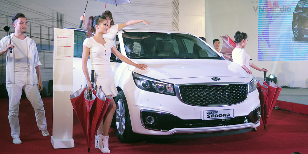 Kia Sedona CKD ra mắt tại Hà Nội