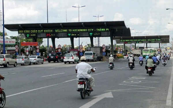 Trạm thu phí trên xa lộ Hà Nội.