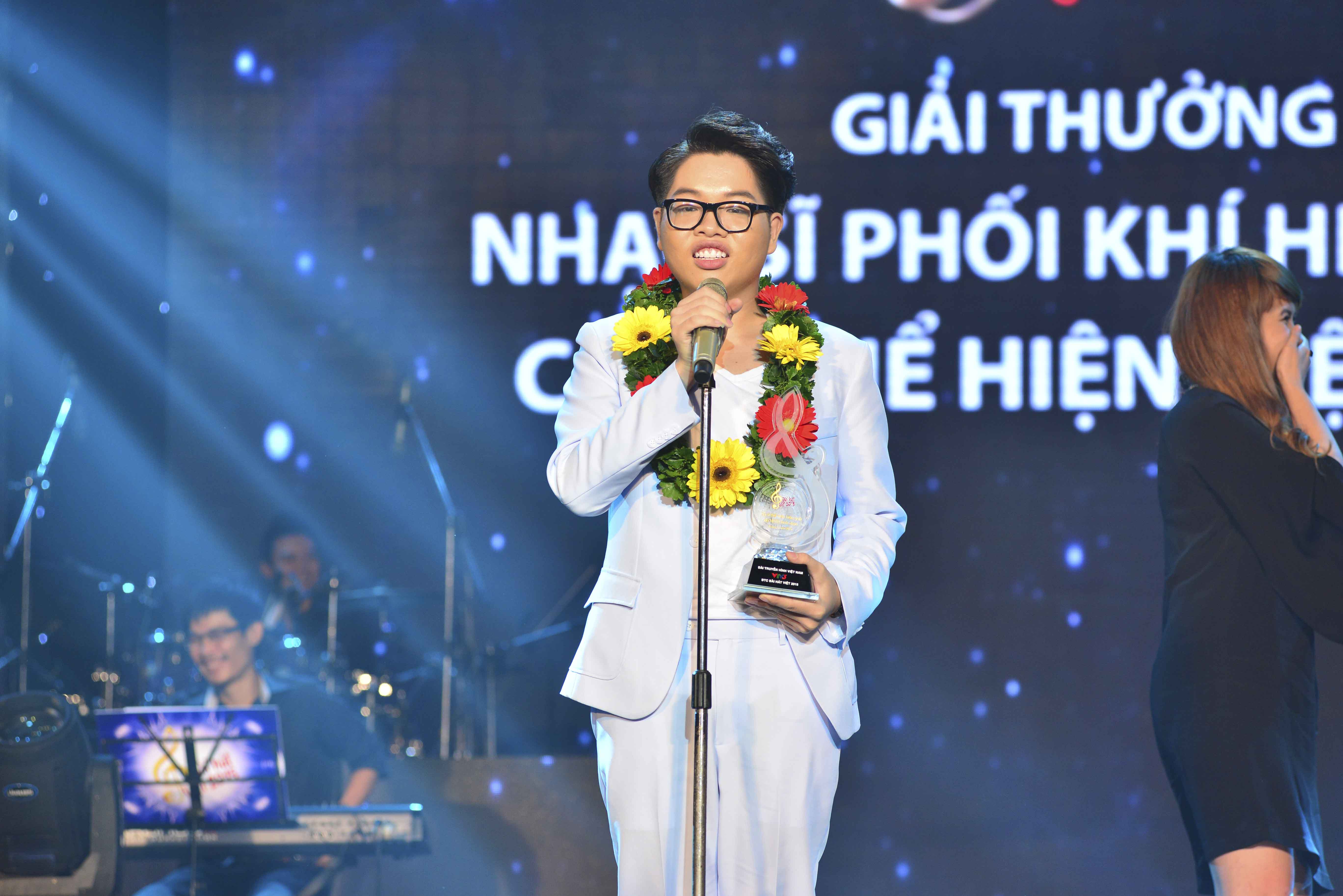 Đức Phúc giành cú đúp giải thưởng tại Bài hát Việt