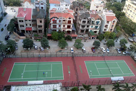 Hà Nội: 3.000 m2 vườn hoa bị biến thành sân tennis