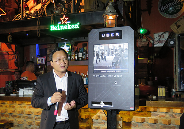 Ông Khuất Việt Hùng tại sự kiện giới thiệu UberSAFE tối 3/12 tại Hà Nội
