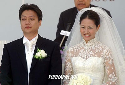 Shin Eun Kyung tổ chức đám cưới với Chủ tịch công ty giải trí hàng đầu vào năm 2003