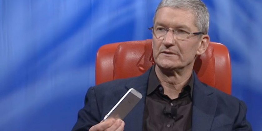 Tim Cook phản pháo trước làn sóng chê bôi vỏ iPhone