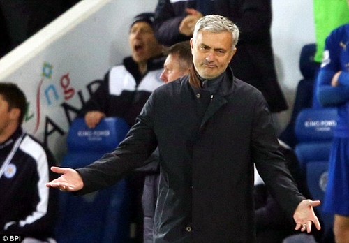 Ông Mourinho ngán ngẩm trước lối chơi tệ hại của Chelsea