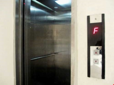 Rơi tự do trong thang máy, sinh viên tử vong